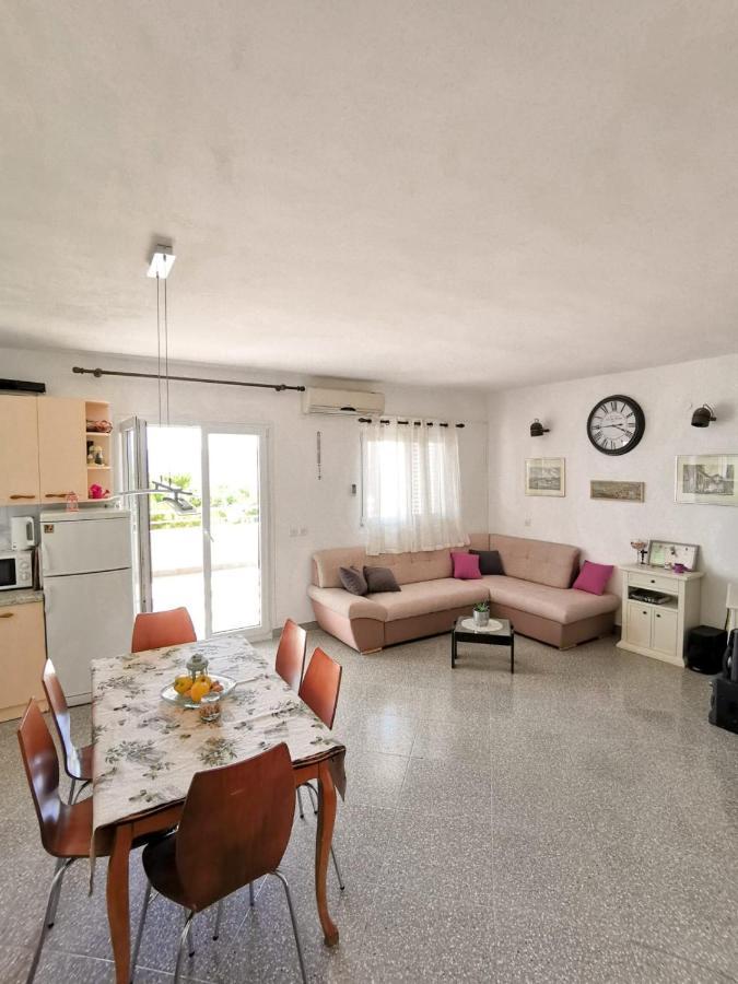 Apartments By The Sea Mimice, Omis - 14230 Εξωτερικό φωτογραφία